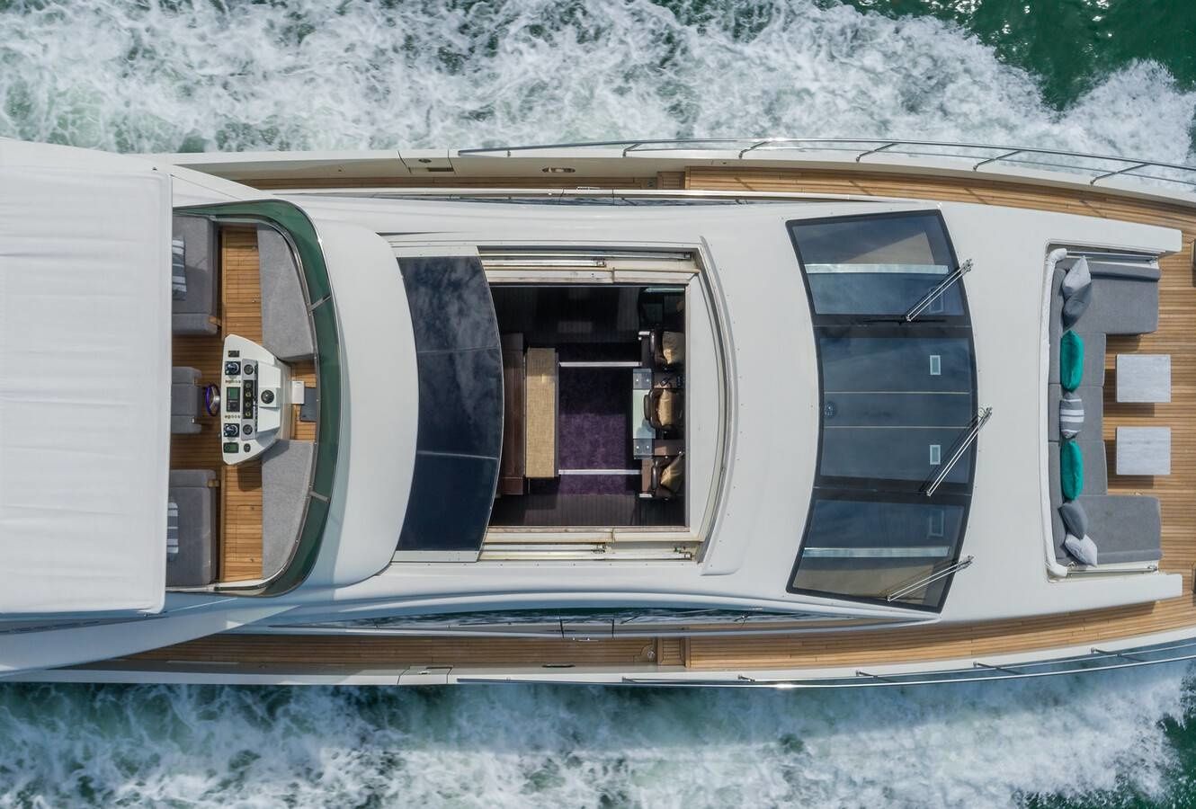 Azimut 103 | Scarlet