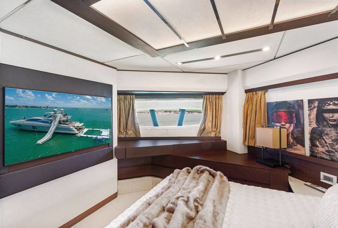 Azimut 103 | Scarlet