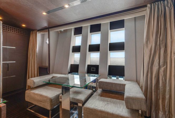 Azimut 103 | Scarlet