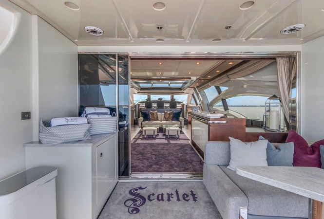 Azimut 103 | Scarlet