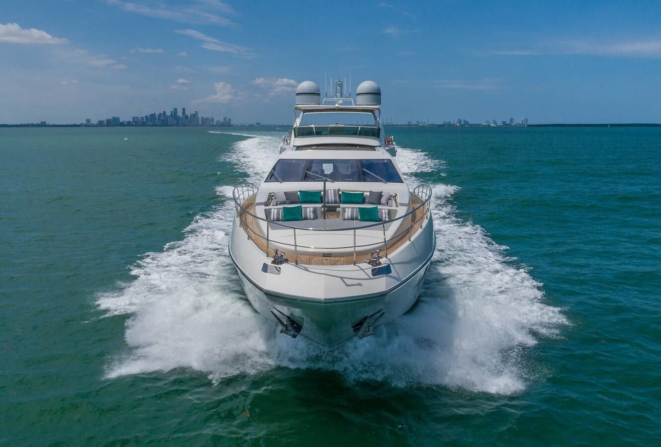 Azimut 103 | Scarlet