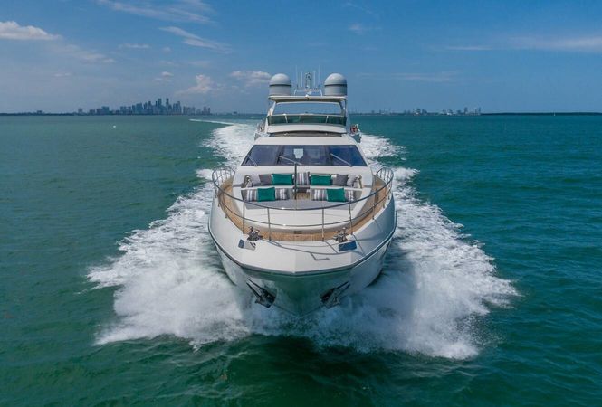 Azimut 103 | Scarlet