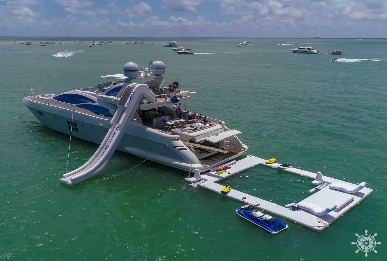 Azimut 103 | Scarlet