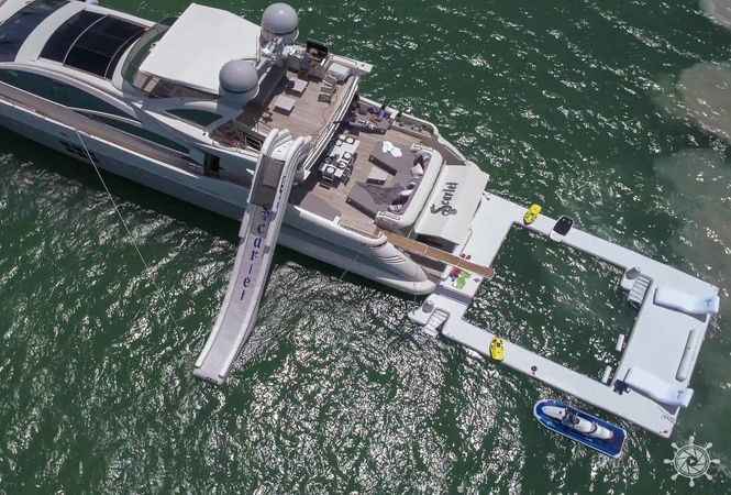 Azimut 103 | Scarlet