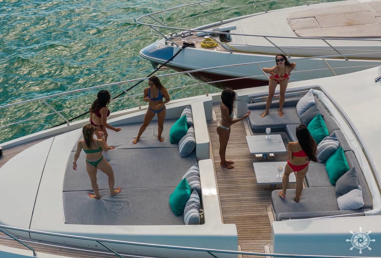 Azimut 103 | Scarlet