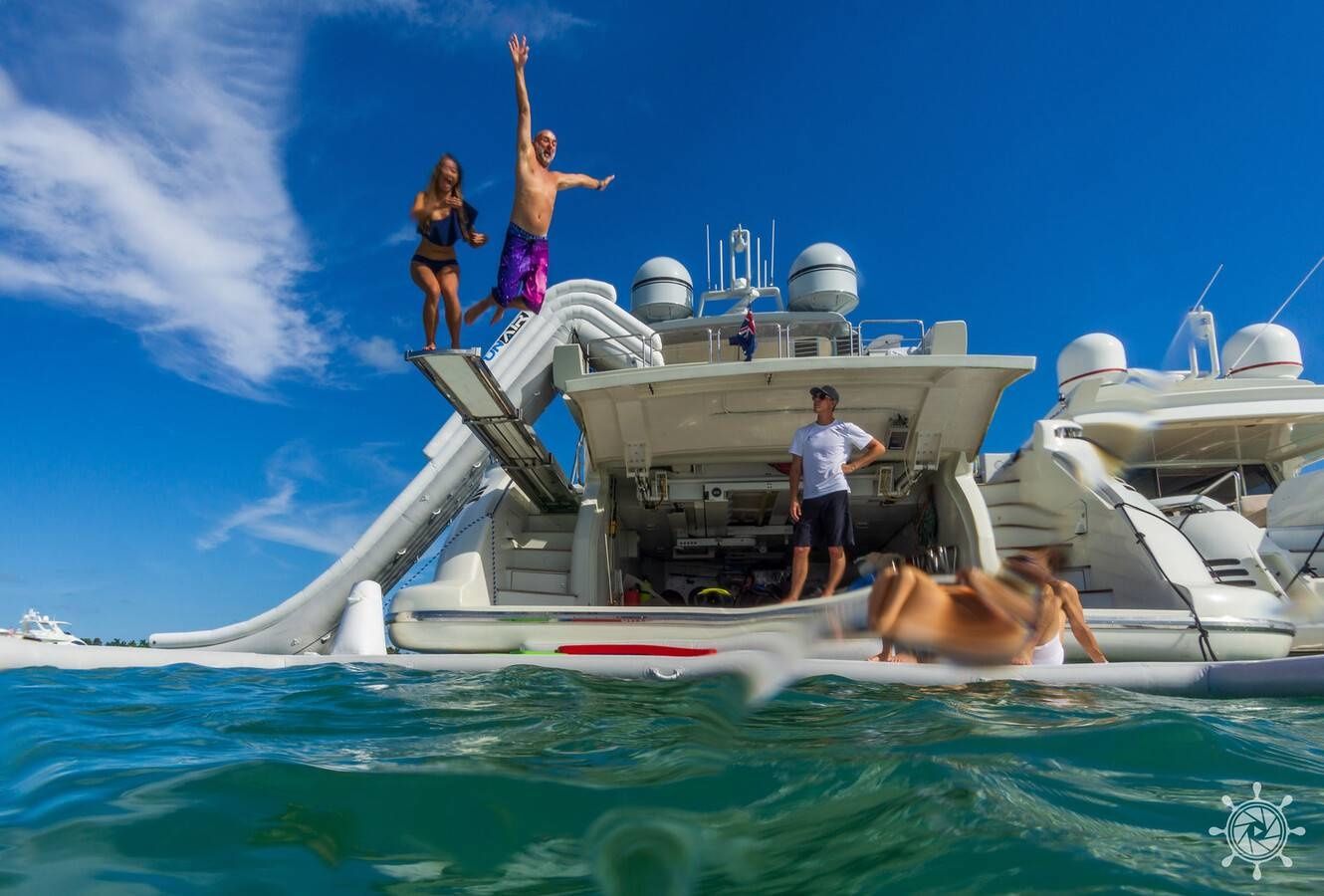 Azimut 103 | Scarlet