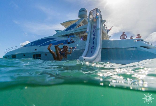 Azimut 103 | Scarlet