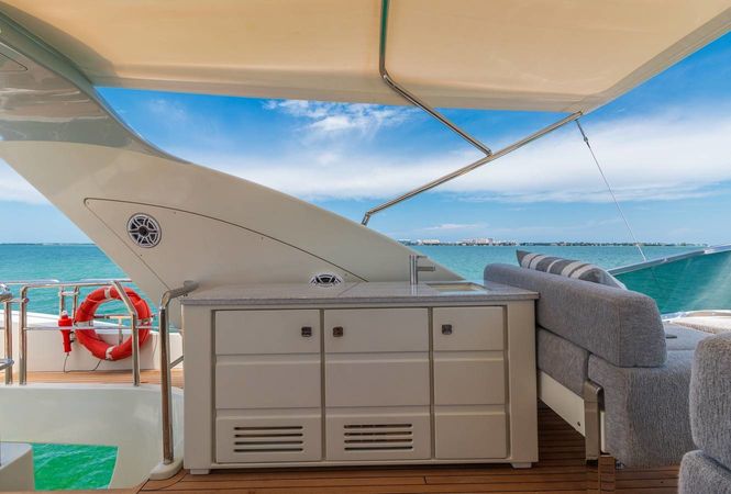 Azimut 103 | Scarlet