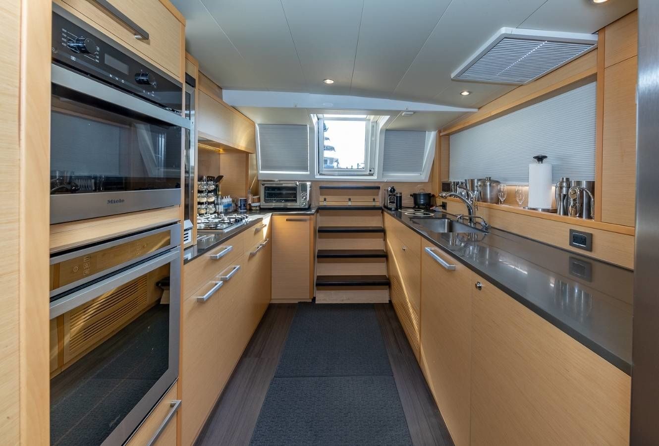 Lagoon Power 630 | Balance