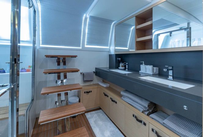 Lagoon Power 630 | Balance