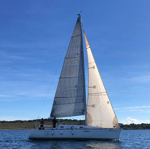 Beneteau First 31.7 | Avispa 3