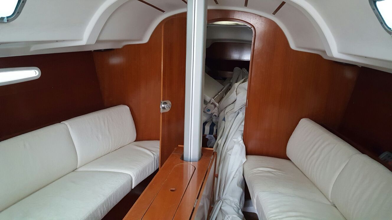 Beneteau First 31.7 | Avispa 3