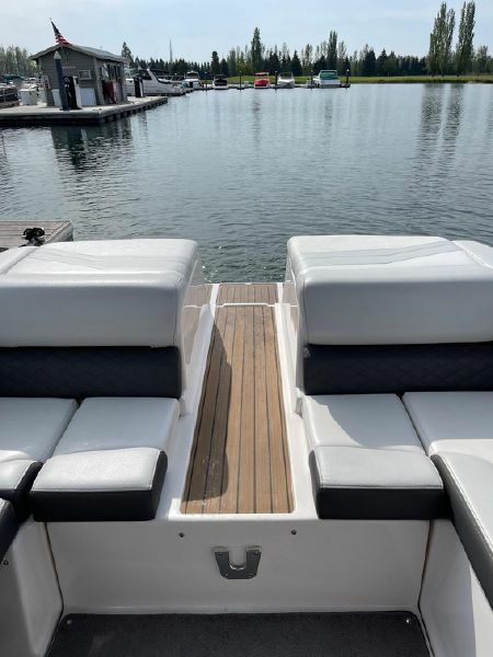 Regal 2700 | Queen of Tortuga