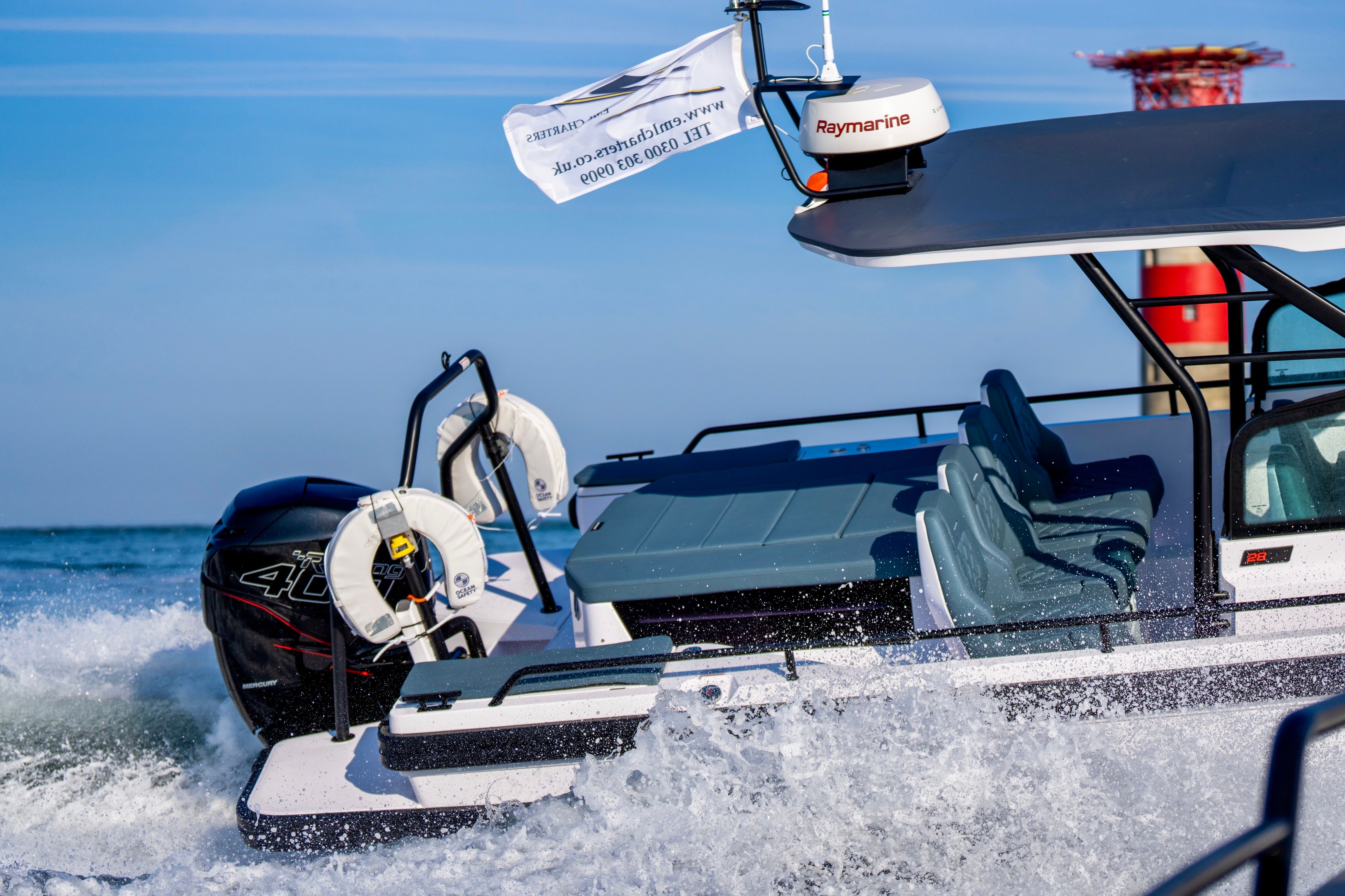 Axopar 28 TT | Splashproof