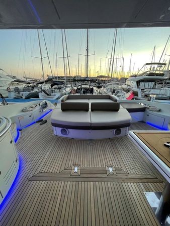 Azimut 68S | Sky & Sand