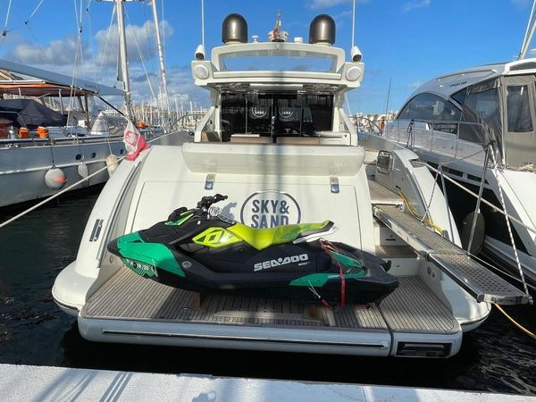 Azimut 68S | Sky & Sand