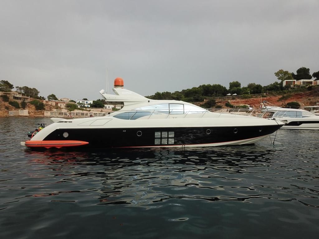 Azimut 68S | Sky & Sand