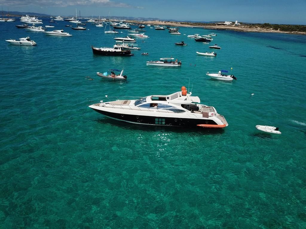 Azimut 68S | Sky & Sand