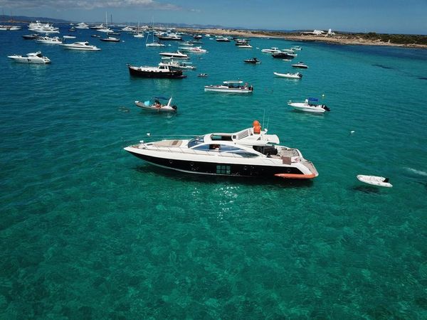 Azimut 68S | Sky & Sand