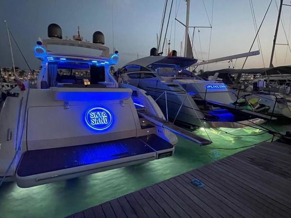 Azimut 68S | Sky & Sand