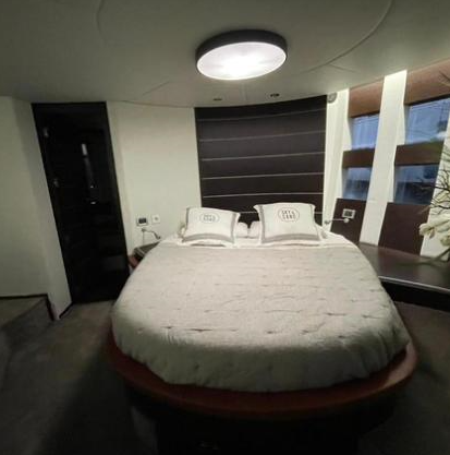 Azimut 68S | Sky & Sand