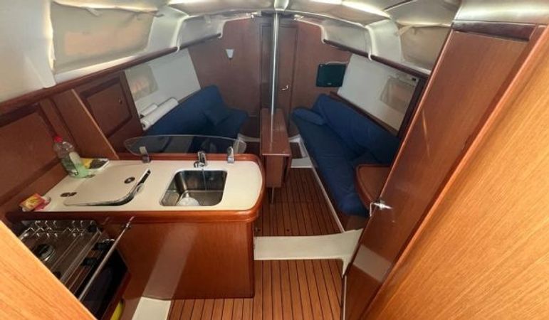 Beneteau Oceanis 323 | India