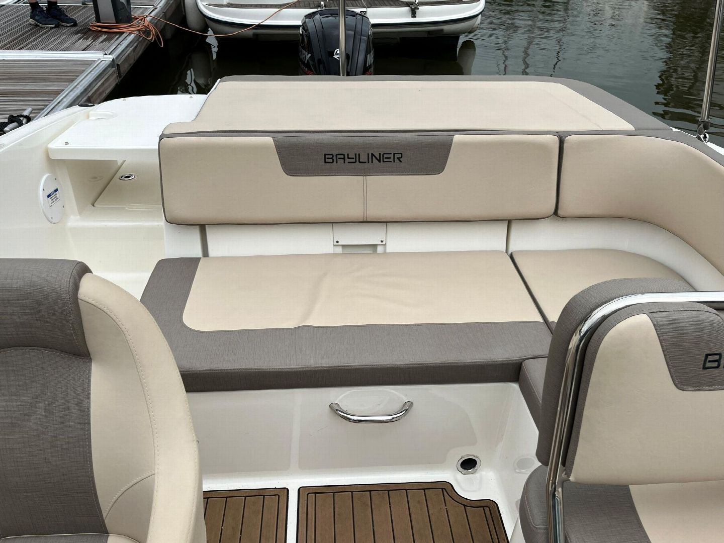 Bayliner VR5 | Mando