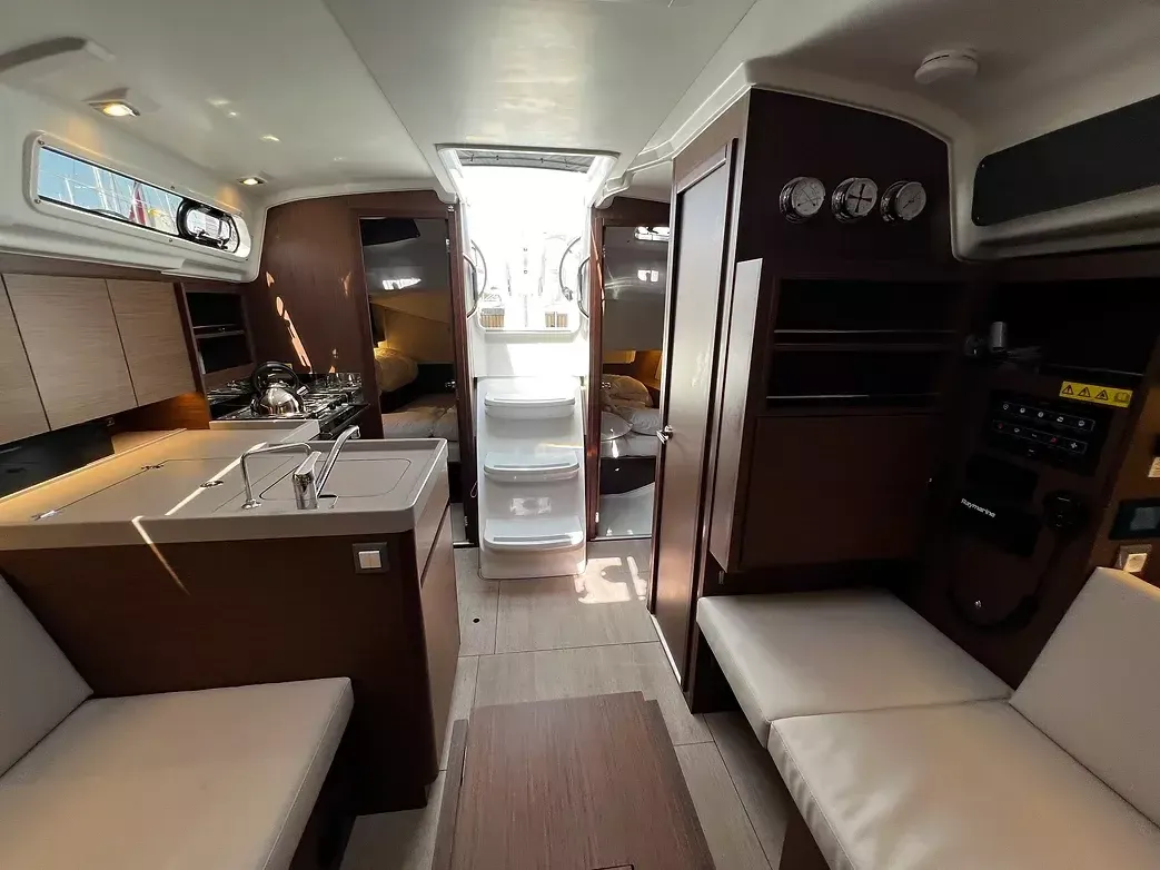 Beneteau Oceanis 34.1 | Clara