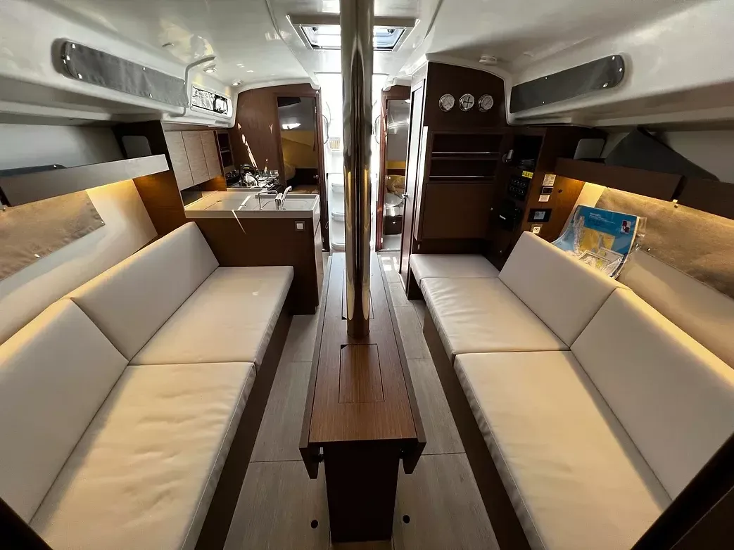 Beneteau Oceanis 34.1 | Clara