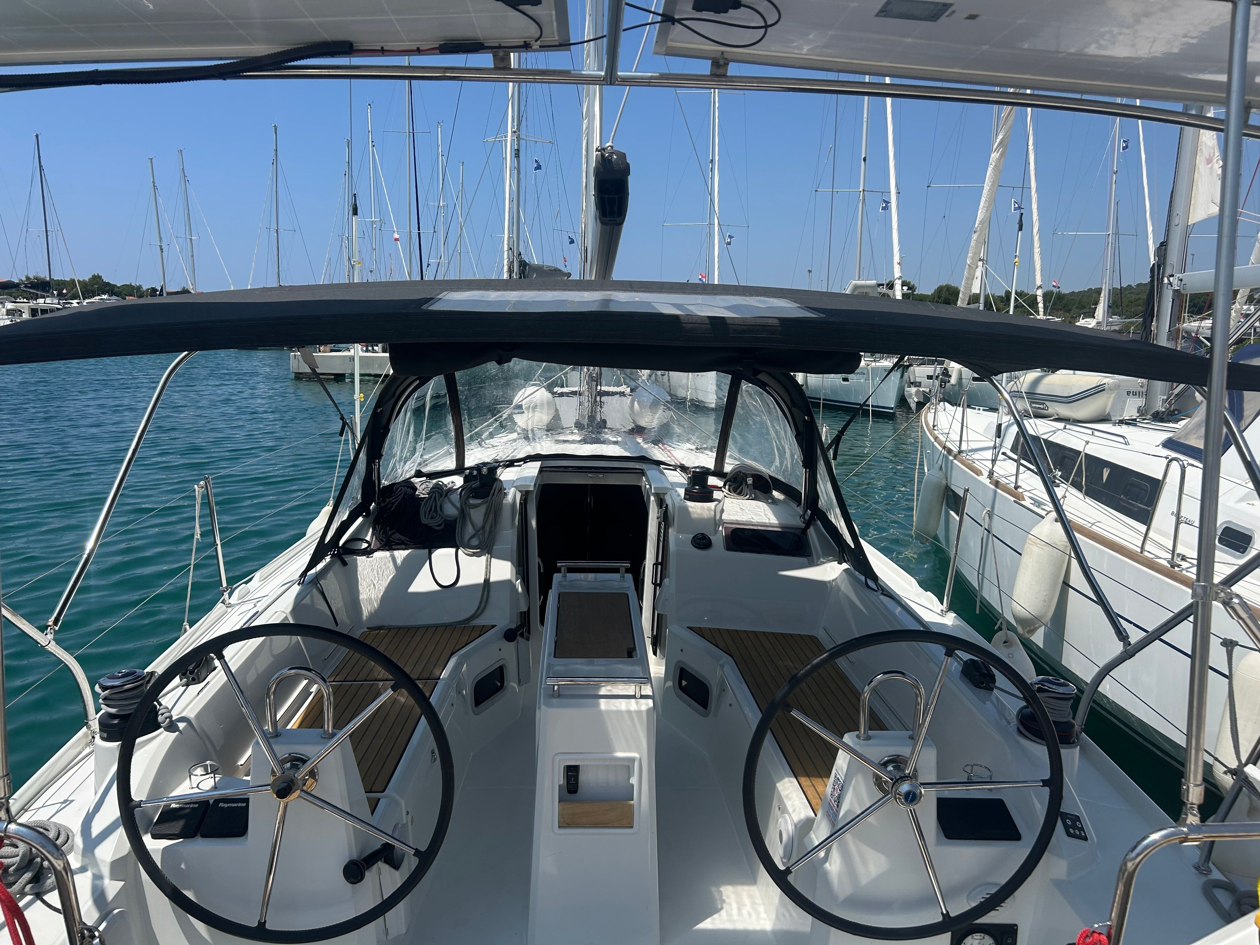 Beneteau Oceanis 34.1 | Clara