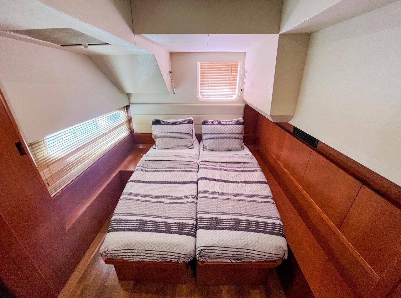 Aquila 48 | Three Quarters Full