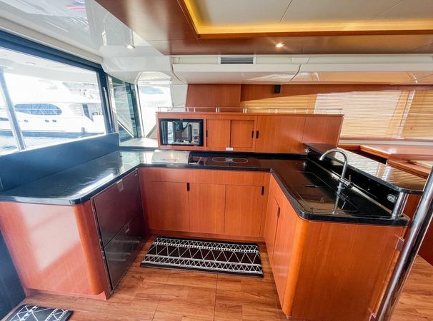 Aquila 48 | Three Quarters Full