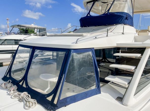Aquila 48 | Three Quarters Full