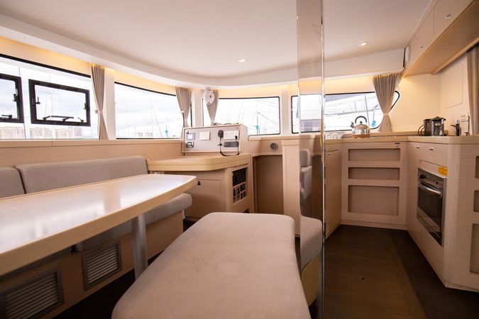 Lagoon 42 | Colombo 40