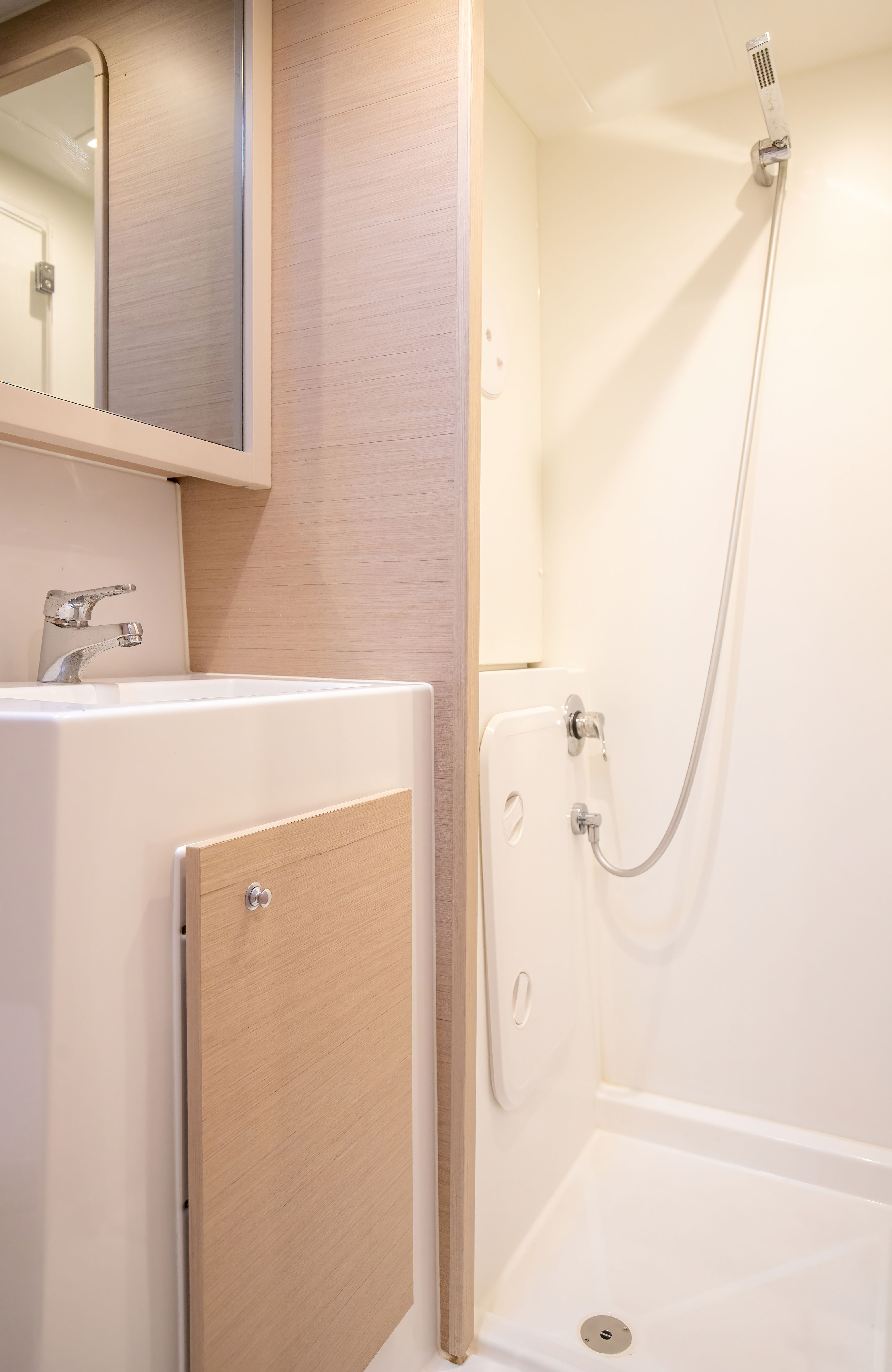 Lagoon 42 | Colombo 40