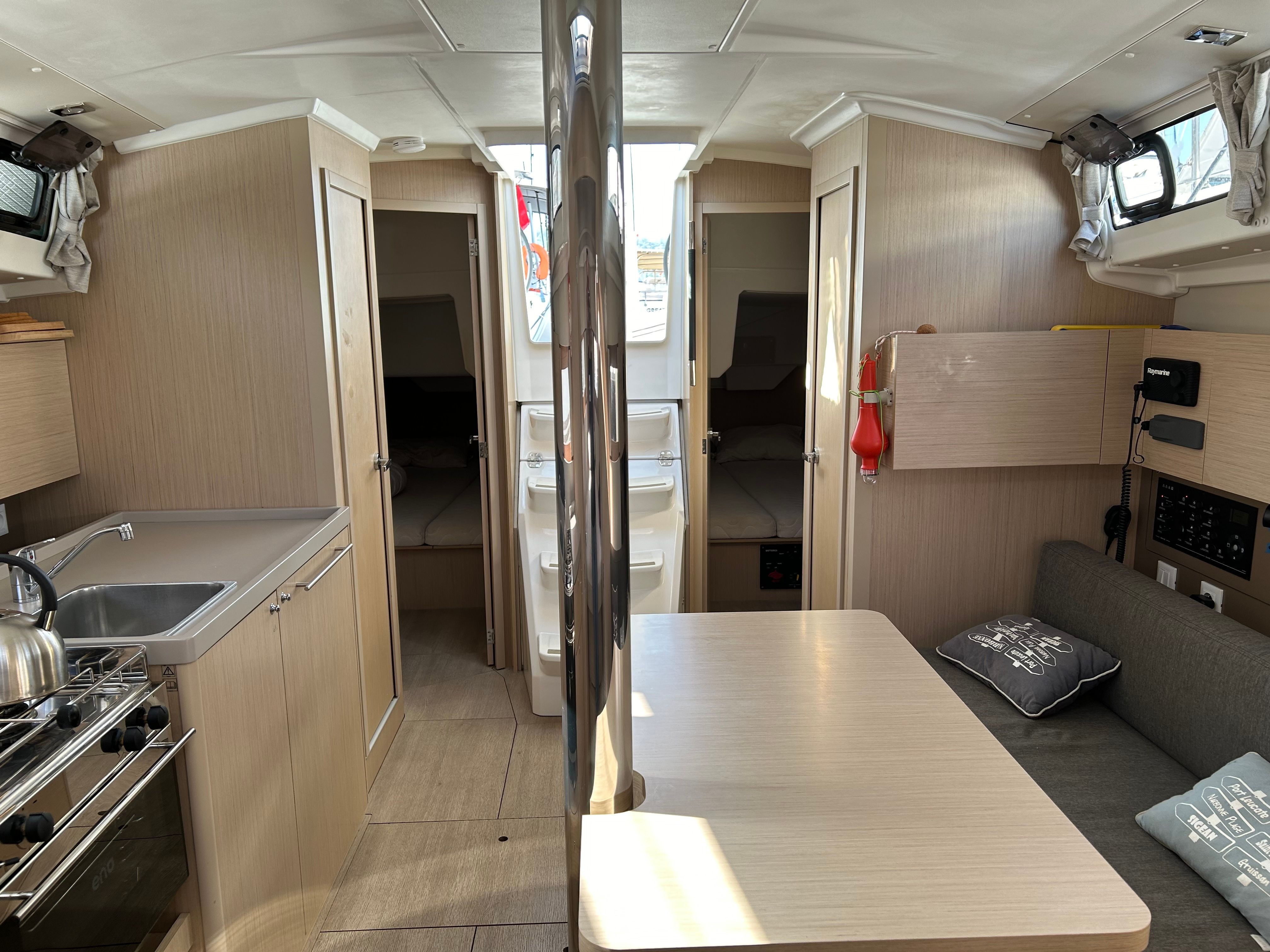 Beneteau Oceanis 38.1 | Helena