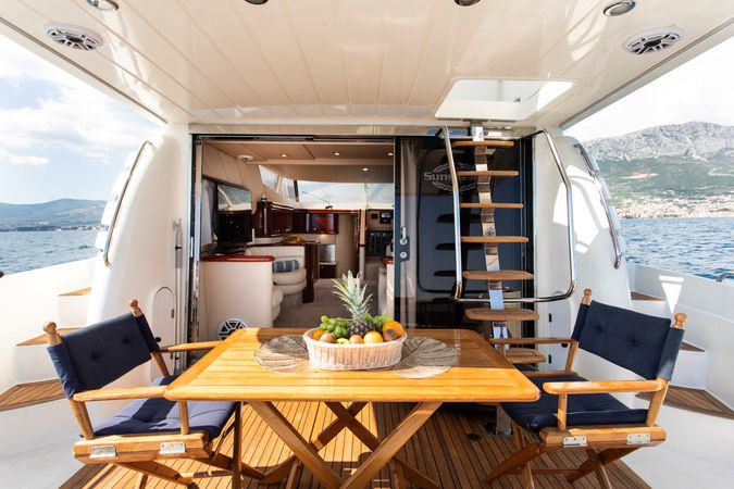 Sunseeker Manhattan 48 Fly | Klara