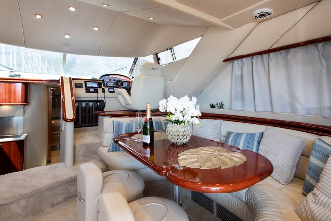 Sunseeker Manhattan 48 Fly | Klara