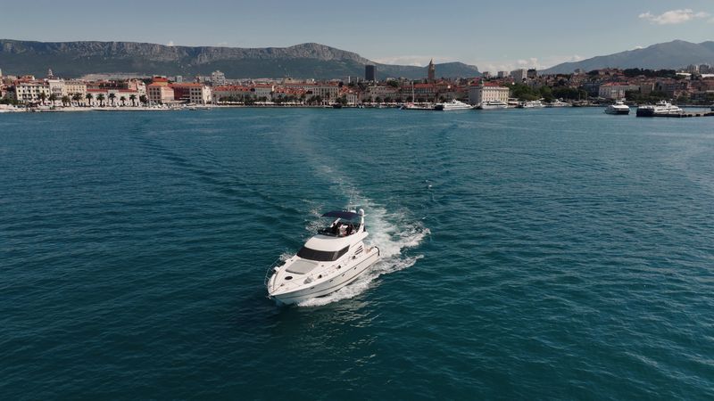 Sunseeker Manhattan 48 Fly | Klara