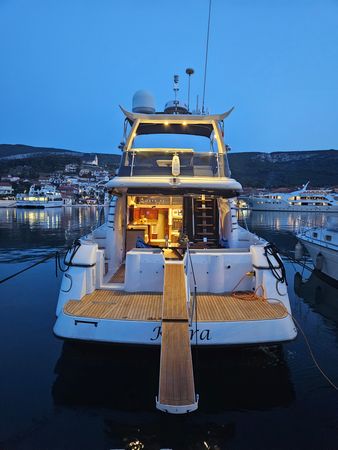 Sunseeker Manhattan 48 Fly | Klara