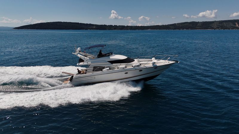 Sunseeker Manhattan 48 Fly | Klara