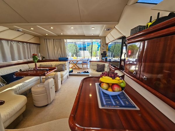 Sunseeker Manhattan 48 Fly | Klara