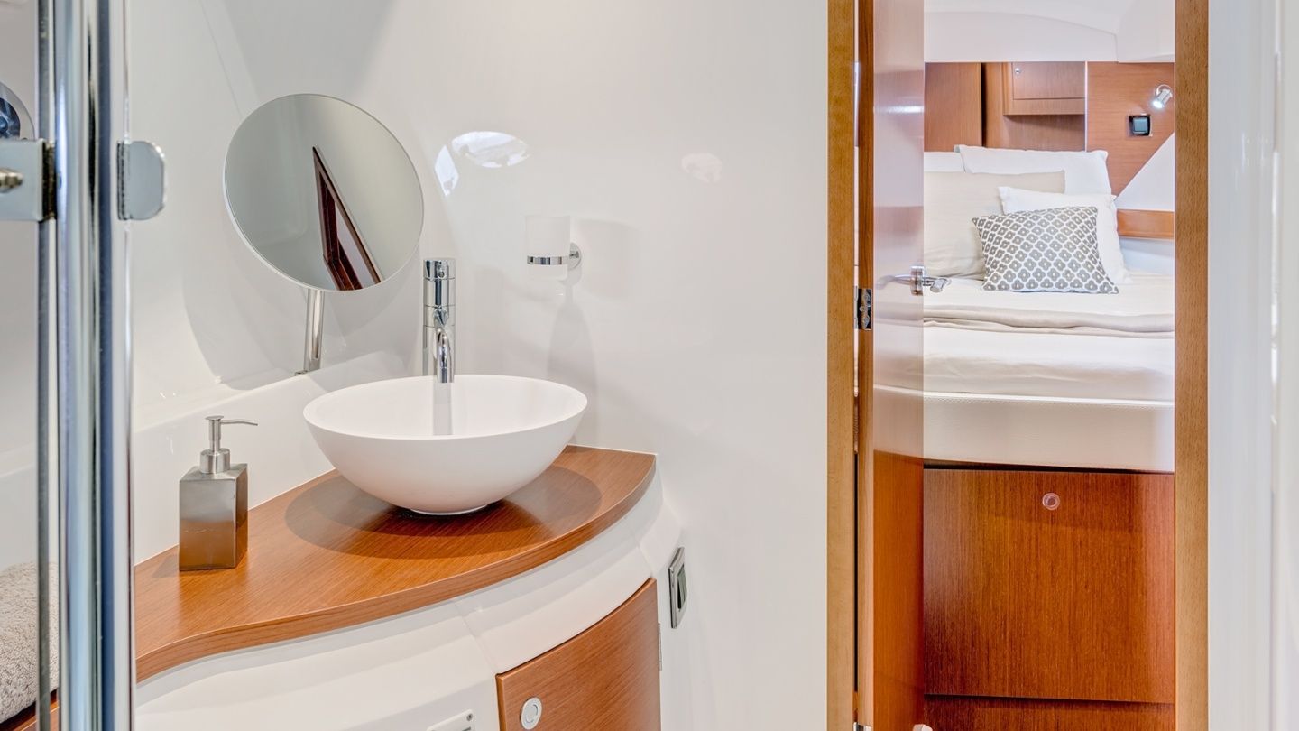 Beneteau Antares 42 | Friendly