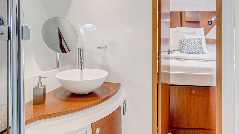 Beneteau Antares 42 | Friendly