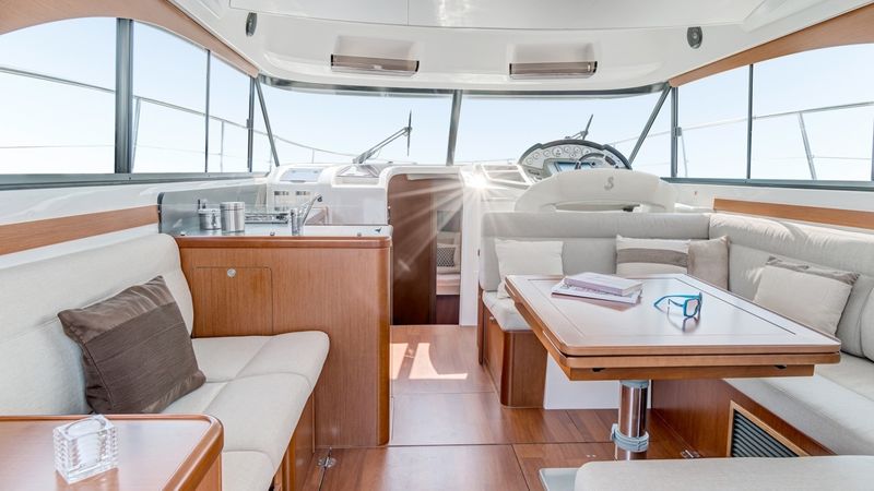 Beneteau Antares 42 | Friendly
