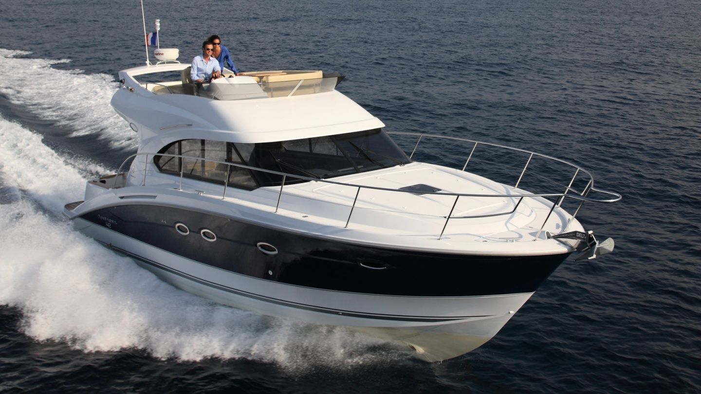 Beneteau Antares 42 | Friendly