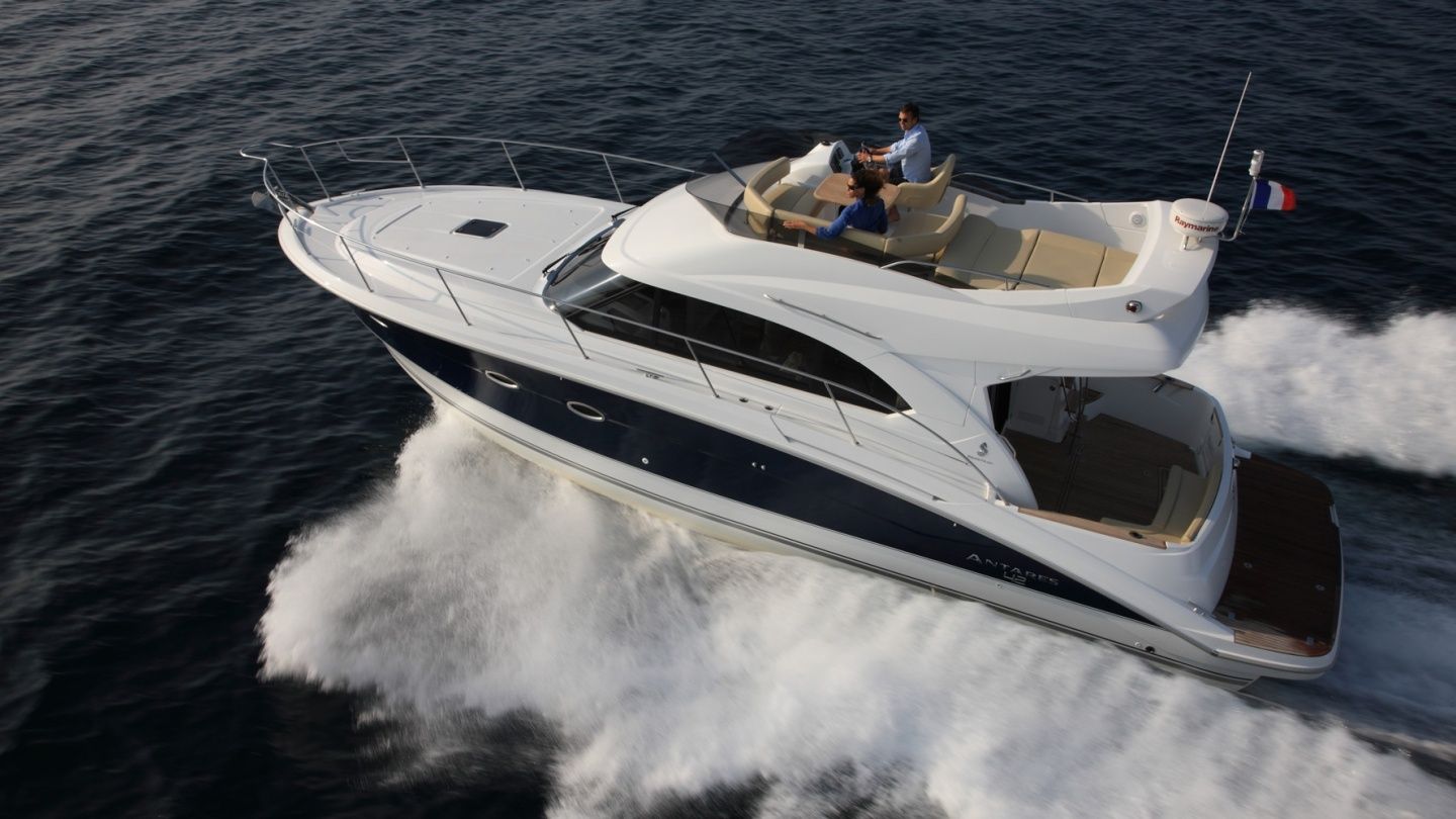 Beneteau Antares 42 | Friendly
