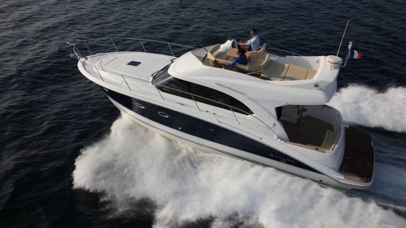 Beneteau Antares 42 | Friendly
