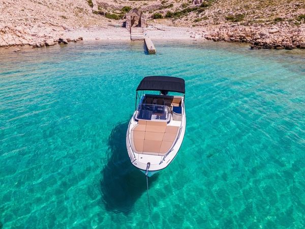 Quicksilver 755 | Sundeck