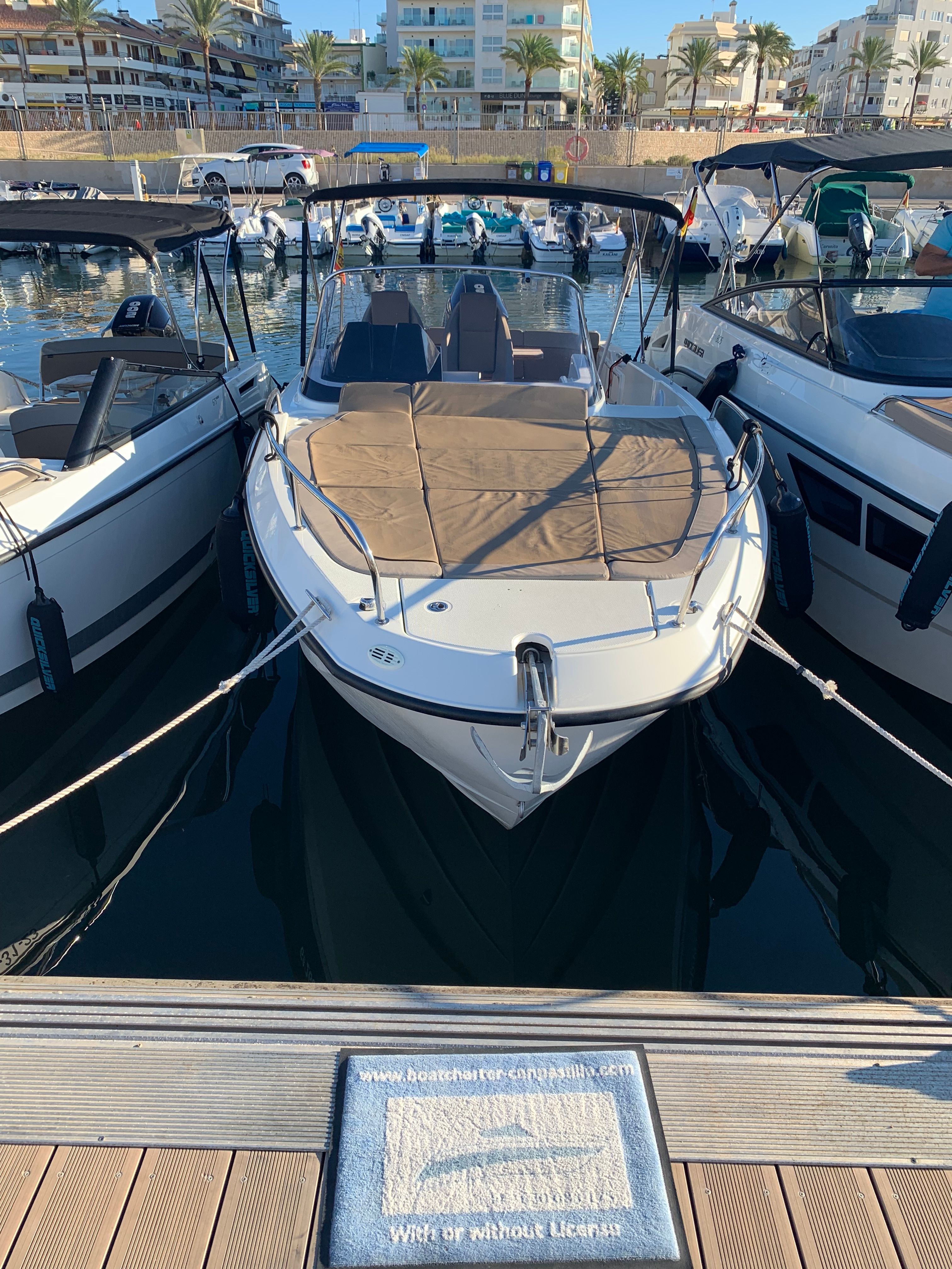 Quicksilver 755 | Sundeck